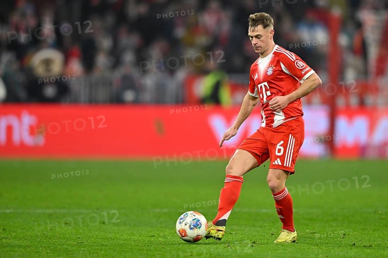 Joshua Kimmich FC Bayern Munich FCB (06) Action on the ball Allianz Arena, Munich, Bavaria, Germany