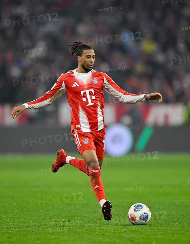 Michael Olise FC Bayern Munich FCB (17) Action on the ball Allianz Arena, Munich, Bavaria, Germany