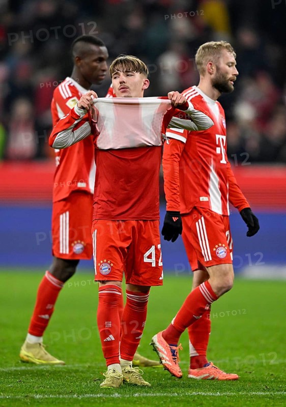 Lennart Karl Bayern Munich FCB (42) Nicolas Jackson FC Bayern Munich FCB (11) Konrad Laimer FC Bayern Munich FCB (27) disappointed Allianz Arena, Munich, Bavaria, Germany