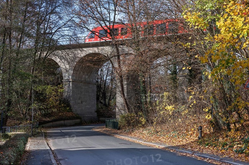 Regional train crosses the historic railway bridge, viaduct in Lauf, built in 1876, Bayreuth-Nuremberg railway line, Lauf an der Pegnitz, Middle Franconia, Bavaria, Germany