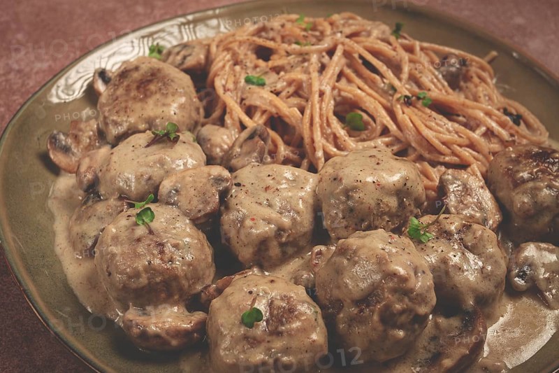 Spaghetti with meatballs and mushrooms, in cream sauce, homemade, no people