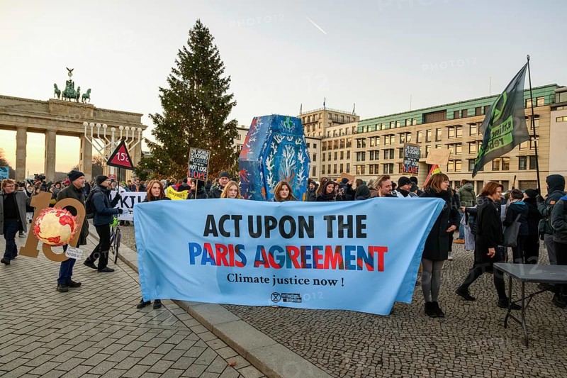 Banner Act Upon the Paris Agreement, Climate justice now! (Act Upon the Paris Agreement, Climate justice now!) by Extinction Rebellion at Fridays for Future's rally to mark 10 years of the Paris Agreement and 7 years of Fridays for Future. Pariser Platz, Berlin, 12 December 2025