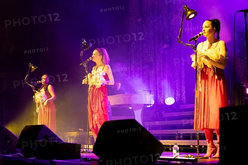 Laing, electro soul pop, D, The Grand Gala 2025, live on 13.12.2025, Huxley's New World, Berlin, Germany < english> Laing, Electro Soul Pop, D, The Grand Gala 2025, live on December 13, 2025, Huxley's New World, Berlin, Germany