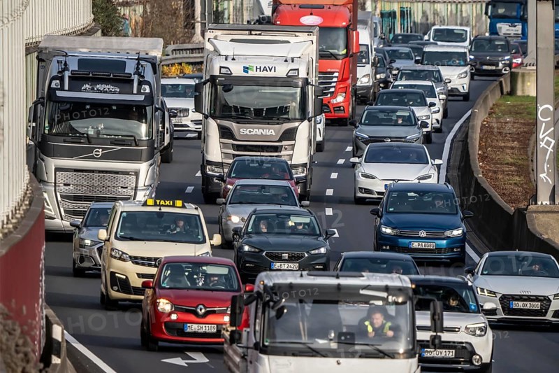 Heavy traffic on the A40 motorway, Ruhrschnellweg, height of the Essen-Ost motorway junction, looking east, 6-lane motorway, with 2 bus lanes in the middle, rush hour traffic, North Rhine-Westphalia, Germany