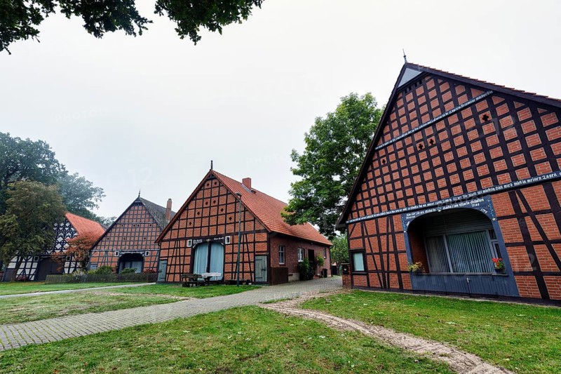 Well-preserved half-timbered houses, four-frame building, hall houses, arranged in a circle, traditional architecture, Rundling, Rundlingsdorf Schreyahn im Wendland, Wustrow, Lüchow-Dannenberg, Germany