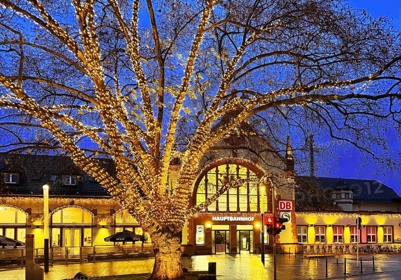 Central Station with Christmas lights in the evening, Witten, Ruhr area, North Rhine-Westphalia, Germany