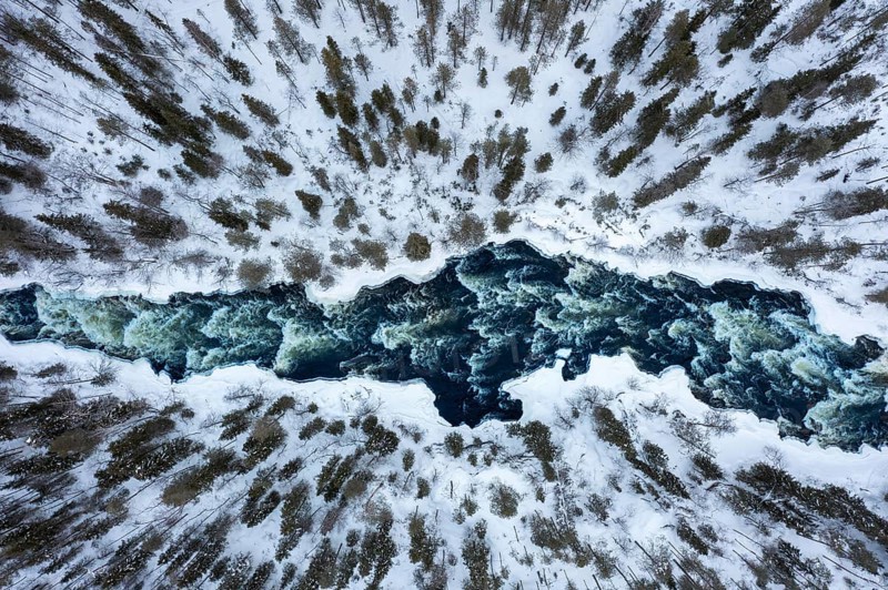 Aerial view over rapids in the river Kitkajoki in winter, Oulanka National Park, Northern Ostrobothnia / Norra Österbotten, Finland
