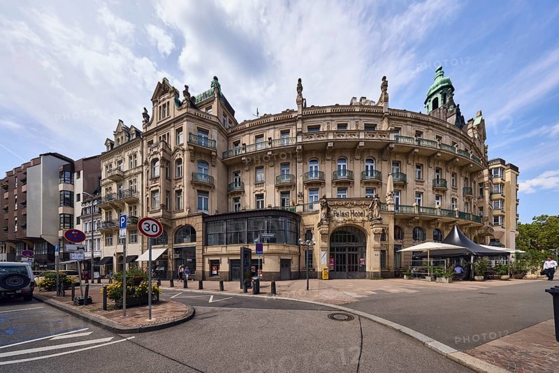Historic building, former hotel palace hotel, barrier bollard, street, round façade with windows, catering, outdoor area, restaurant, parking strip with vehicles, blue sky, cirrostratus clouds, cirrus clouds, cumulus clouds, wreath square, Wiesbaden, state capital, district-free city, Hesse, Germany
