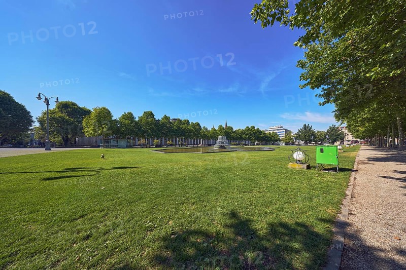 Green area, garden, trees, Platanus × acerifolia (Platanus ×hispanica), lawn, bowling green, lantern, paths, cascade fountain, power distributor, general architecture, blue sky, cirrus clouds, Kurhausplatz, Wiesbaden, state capital, independent city, Hesse, Germany