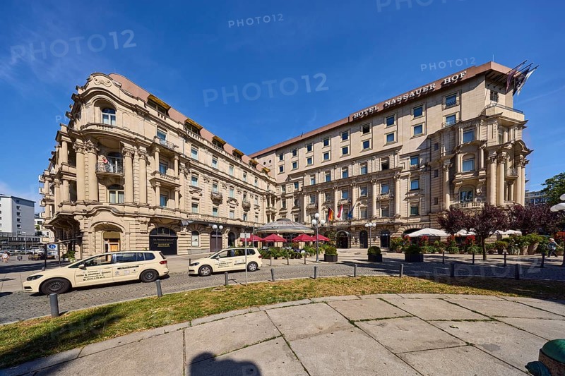 Nassauer Hof, hotel, architect Ernst Neufert, historic building, general architecture, taxi, taxi stand, barrier bollard, lawn, natural stone sidewalk, blue sky, cirrus clouds, Kaiser-Friedrich-Platz square, Wiesbaden, state capital, district-free city, Hesse, Germany