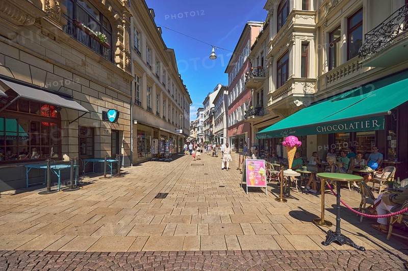 Pedestrian zone, general architecture, residential and commercial buildings, shops, shopping, retail, outdoor area of a restaurant, ice cream parlour, Maison Köller - L'Art Sucré, shop and café, paving and concrete paving stone walkway, pedestrians as accessories, blue sky, cloudless, market street, Wiesbaden, state capital, district-free city, Hesse, Germany