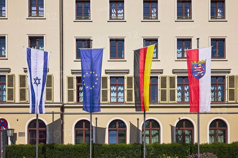 Flags, Israeli flag, European flag, German flag, flag of Hesse, flagpoles, façade with windows and shutters, state parliament, sunny, Schlossplatz, Wiesbaden, state capital, district-free city, Hesse, Germany