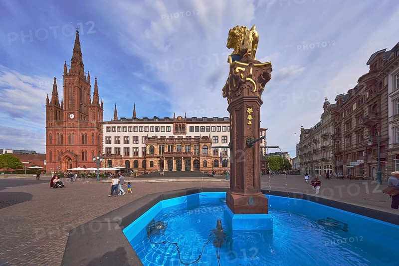 Market fountain, lion sculpture, town hall, neo-Renaissance style, architect Georg von Hauberrisser, Protestant market church community Wiesbaden, church market church, neo-Gothic style, architect Carl Boos, pedestrian as accessories, blue sky, cumulus clouds, diffuse light, slightly sunny, Schlossplatz square, Wiesbaden, state capital, district-free city, Hesse, Germany