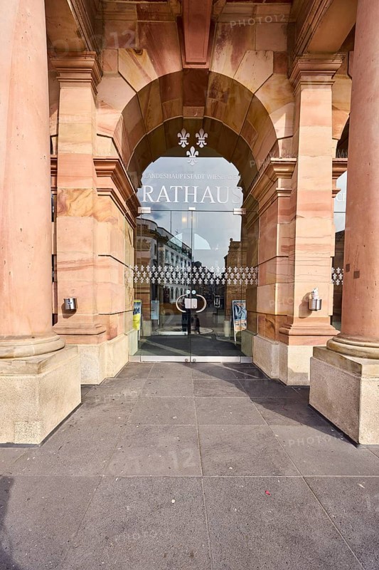Town hall, entrance, door, round arches, columns, neo-Renaissance style, architect Georg von Hauberrisser, sandstone building material, sunny, Schlossplatz square, Wiesbaden, state capital, district-free city, Hesse, Germany