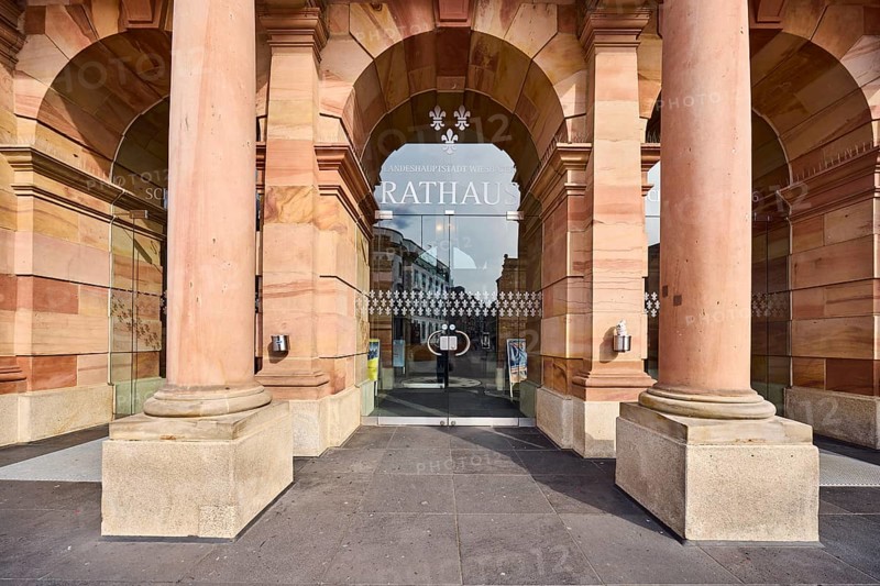 Town hall, entrance, door, round arches, columns, neo-Renaissance style, architect Georg von Hauberrisser, sandstone building material, sunny, Schlossplatz square, Wiesbaden, state capital, district-free city, Hesse, Germany