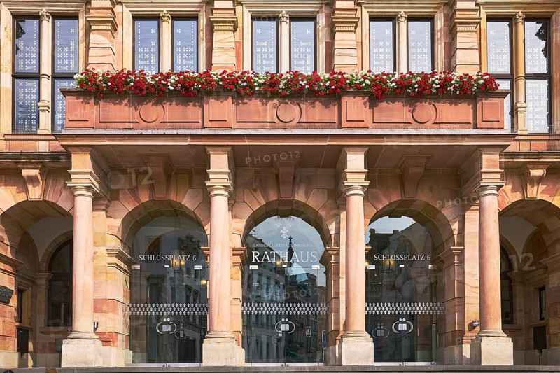 Town hall, entrance, door, round arches, columns, architect Georg von Hauberrisser, neo-Renaissance building style, sandstone building material, façade with windows and flower boxes, sunny, Schlossplatz square, Wiesbaden, state capital, district-free city, Hesse, Germany