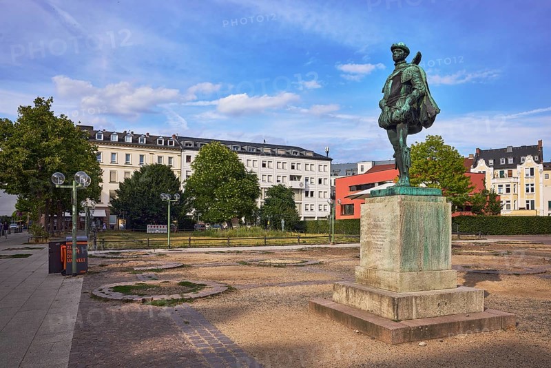 Wilhelm von Nassau-Oranien monument, general architecture, construction site redesign, square, trees, blue sky, cumulus clouds, evening light, Schlossplatz, Wiesbaden, state capital, district-free city, Hesse, Germany