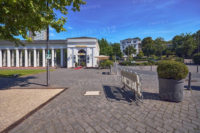 Casino, colonnades, architect Heinrich Jakob Zengerle, historic building, planter, entrance, barrier railings, barriers, trees, lawn, blue sky, cirrus clouds, Kurhausplatz, Wiesbaden, state capital, district-free city, Hesse, Germany
