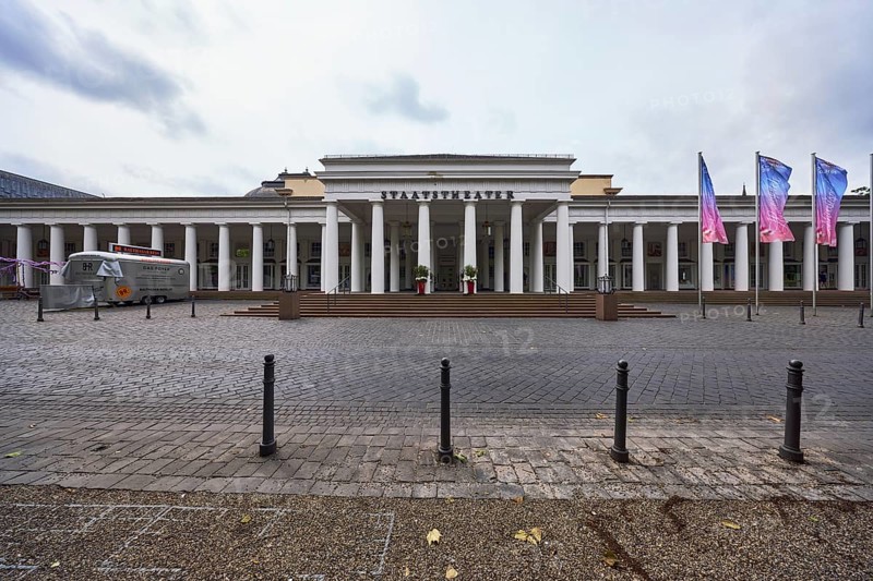 Hessian State Theatre, theatre crowds, brick street, barrier bollard, advertising flag on flagpoles, back light, cloudy, Nimbostratus clouds, Christian-Zais-Straße, Wiesbaden, state capital, district-free city, Hesse, Germany