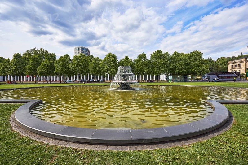 Cascade fountain, green area, trees, Platanus × acerifolia (Platanus ×hispanica), lawn, bowling green, skyscraper, blue sky, cumulus clouds, nimbostratus clouds, Kurhausplatz, Wiesbaden, state capital, independent city, Hesse, Germany