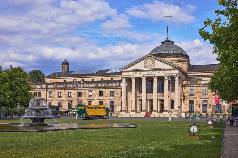 Spa hotel, neo-classical style, architect Friedrich von Thiersch, pillars, green area, bowling green, lawn, cascade fountain, blue sky, cumulus clouds, Kurhausplatz square, Wiesbaden, state capital, district-free city, Hesse, Germany