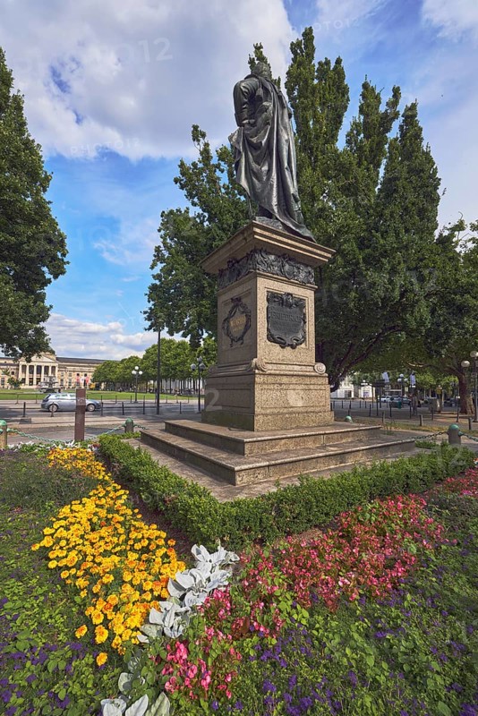 Emperor Frederick Memorial, flower bed, trees, blue sky, cumulus clouds, Wilhelmstraße, Kaiser-Friedrich-Platz, Wiesbaden, state capital, district-free city, Hesse, Germany