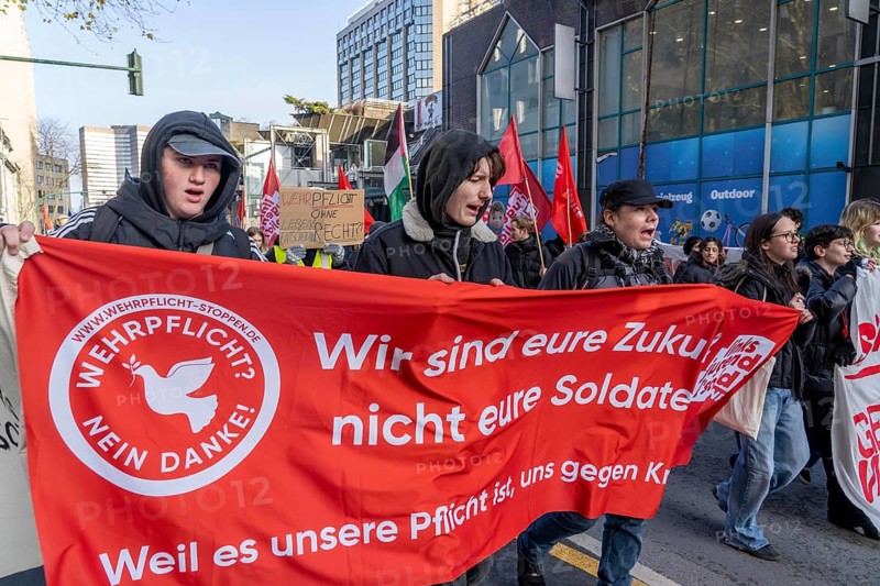 School strike against military service, around 600 participants in a demonstration against the reintroduction of military service, students who stayed away from school and participants from left-wing organizations and parties passed through downtown Essen to protest against the planned new compulsory military service and against other obligations in social service, North Rhine-Westphalia, Germany