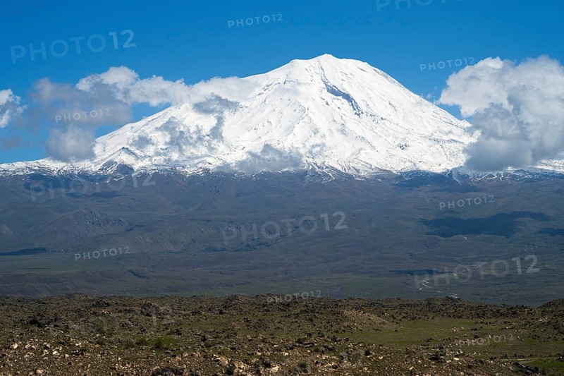Impressive snow-covered mountain surrounded by clouds in a wide landscape, landscape near Demirtepe, Great Ararat, Büyük Agri Dagi, Dogubayazit, Dogubayazit, Dogubeyazit, Agri Province, Eastern Anatolia, Anatolia, Turkey
