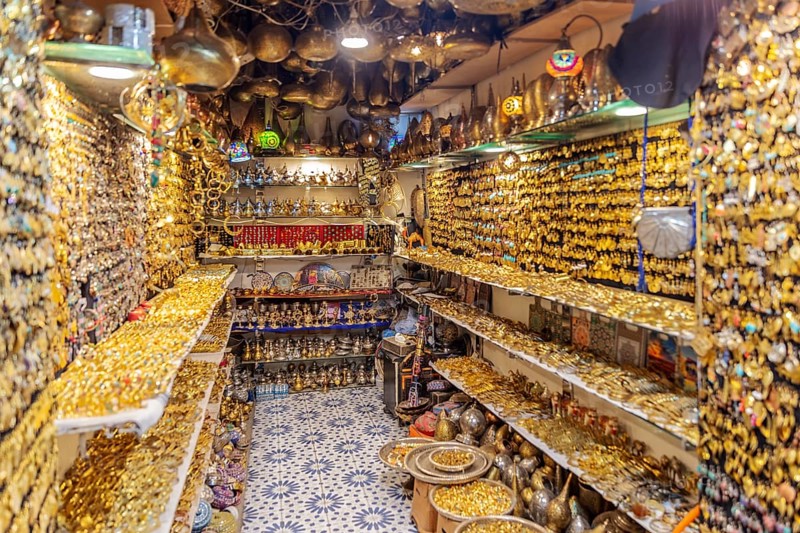 Tight shop full of shiny golden decorations and jewelry