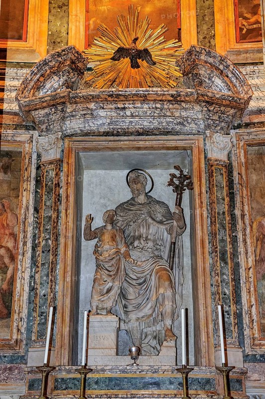 Statue sculpture of Iesu Infant Jesus and Saint Joseph S. Iosep with halo by Vincenzo De Rossi in San Giuseppe da Terrasanta chapel in ancient Roman temple Pantheon di of Agripppa, Catholic church Basilica of Santa Maria ad Martyres since 609 AD, Rome, Lazio, Italy