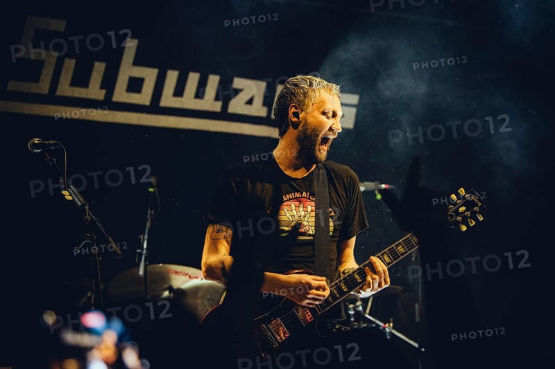 Billy Lunn, singer and guitarist from The Subways live on For Eternity Tour 2025 at Hole44 in Berlin on 29.11.2025