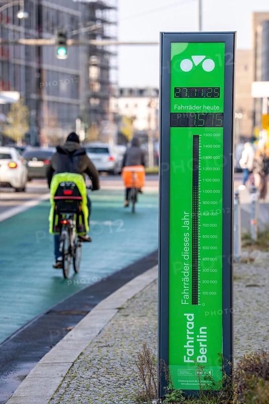 Bicycle barometer on Karl-Marx-Allee in Berlin, the number of bicycles passing by the counting point, cycle path is measured via an induction loop, there are 3 bicycle barometer locations and a total of 24 cycle traffic counting points in the city, they should provide data for planning cycling, Germany