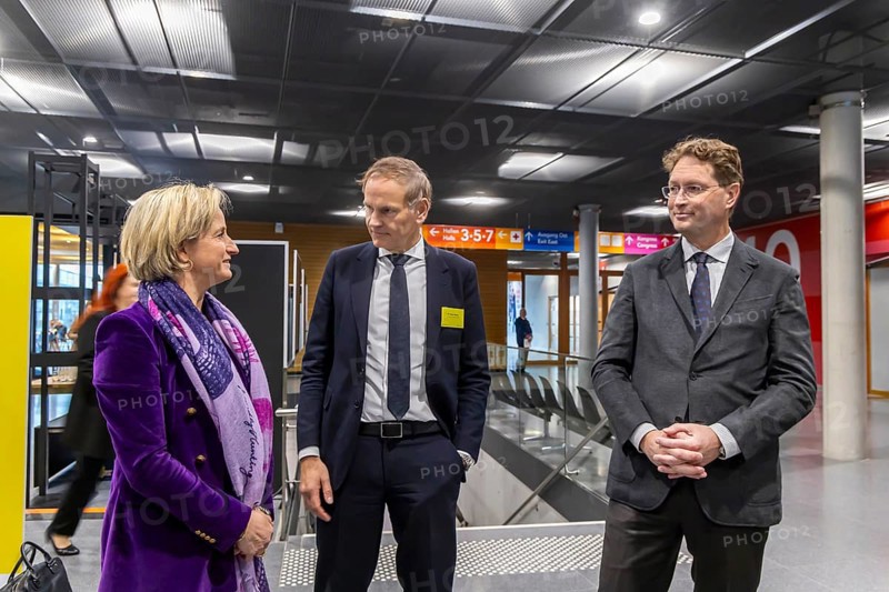 Annual event on the BW Automotive Industry Strategy Dialogue (SDA) in Stuttgart. Nicole Hoffmeister-Kraut (CDU, Minister of Economic Affairs BW) talking to Oliver Blume (CEO Porsche AG and Volkswagen AG) and Ola Källenius (CEO of Mercedes-Benz Group AG) . Automotive industry conference. Stuttgart, Baden-Württemberg, Germany