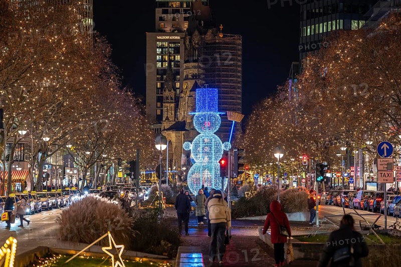 Christmas decoration, light decoration, in Berlin, Tauentzienstraße, view of the Memorial Church on Breitscheidplatz, Christmas market, Germany