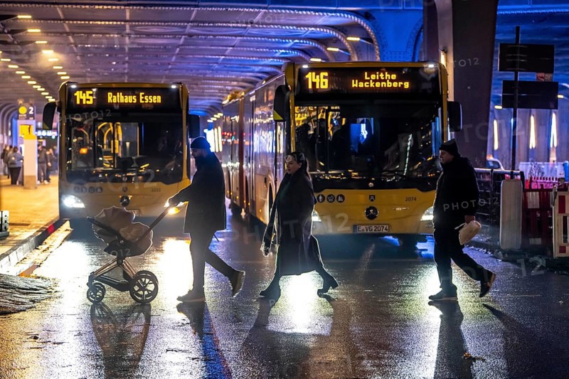 The main train station in Essen, bus station, am Europaplatz, pedestrian crossing, traffic light, North Rhine-Westphalia, Germany