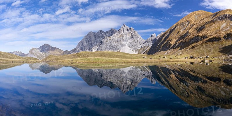 Mountain panorama in autumn, Eissee, Oytal, behind Großer Wilder, 2379m, Hochvogel and Rosszahn Group, Allgäu Alps, Allgäu, Bavaria, Germany