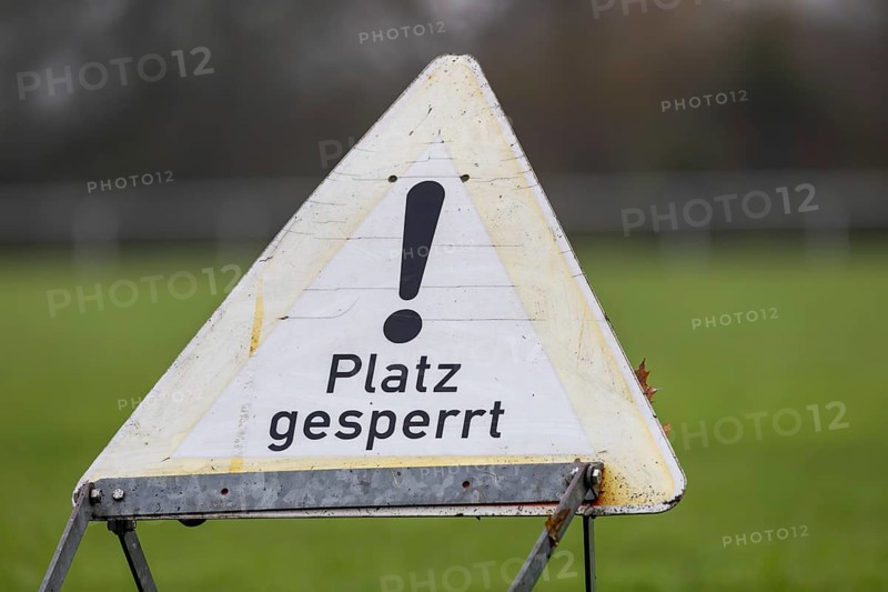 Sign with the inscription PLACE BLOCKED on a sports field (symbol image)