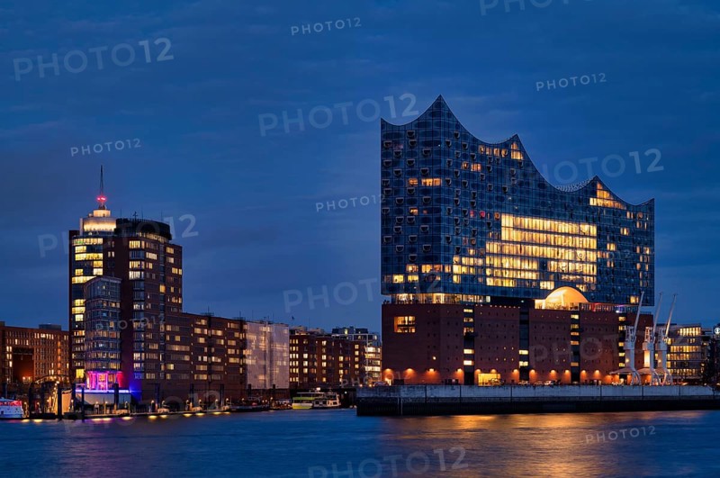 View over the Norderelbe to Elbe Philharmonic Hall, Elphie, Columbus House, Hafencity, Kehrwiederspitze, Free and Hanseatic City of Hamburg, blue hour, evening light, twilight, Germany