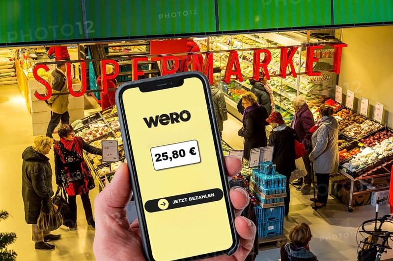 Symbolic image, photo montage, about the European WERO payment service, currently you can only send or receive money directly to another person, P2P, person-to-person, use in stationary retail, supermarkets, shops, etc., to be introduced from 2026