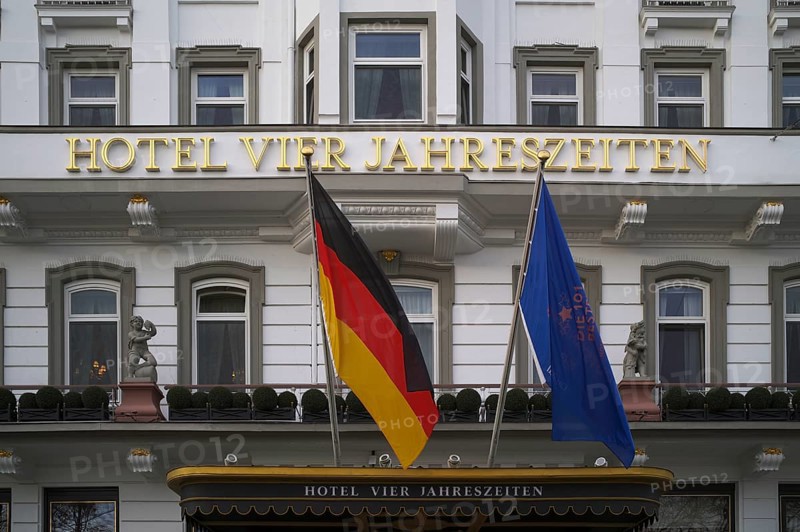 Façade of Hotel Vier Jahreszeiten, German flag, Hamburg, Free and Hanseatic City of Hamburg, Germany