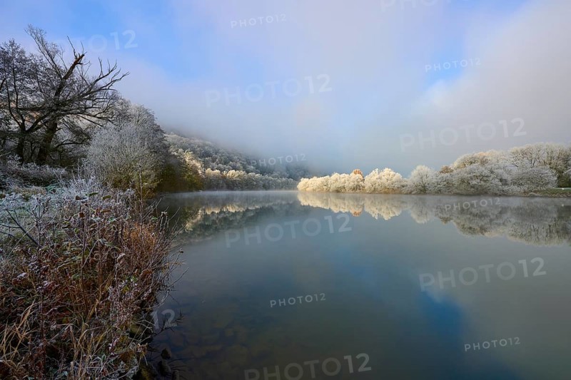 Snowy banks and fog-covered trees are reflected in the quiet lake, hoarfrost, winter, Boxtal, Main-Tauber-Kreis, Baden-Württemberg, and Stadtprozelten, Dorfprozelten, Main, Spessart, Bavaria, Germany