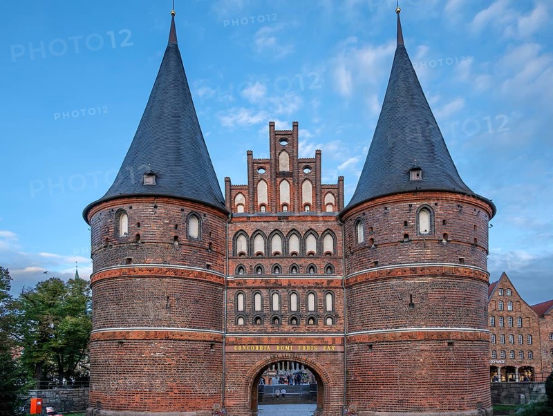 Holstentor, historic city gate from 1478, Holstentorplatz, Hanseatic City of Lübeck, Schleswig-Holstein, Germany