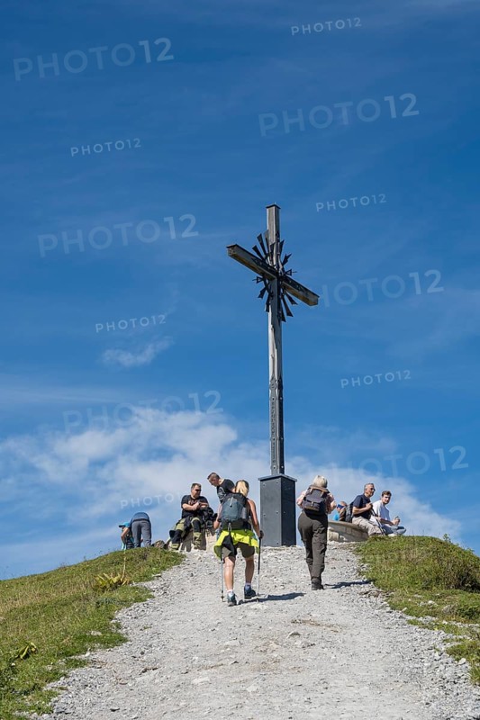 Summit cross with tourists, Brauneck 1555m, Bavarian Prealps, Isarwinkel, Lenggries, Upper Bavaria, Bavaria, Germany