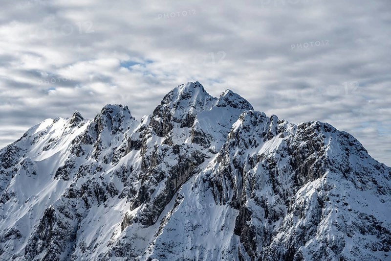 View of snowy Waxenstein, view from Längenfelderkopf in winter, Wetterstein Mountains, Garmisch-Partenkirchen, Bavaria, Germany