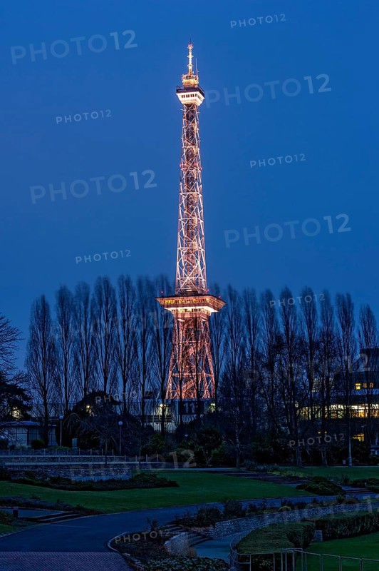 Red illuminated Berlin radio tower, half-timbered steel building by architect Heinrich Straumer, Langer Lulatsch, old radio tower, television tower, heritage-protected building, summer garden, exhibition center, Messe Berlin, dusk, blue hour, Berlin, Germany