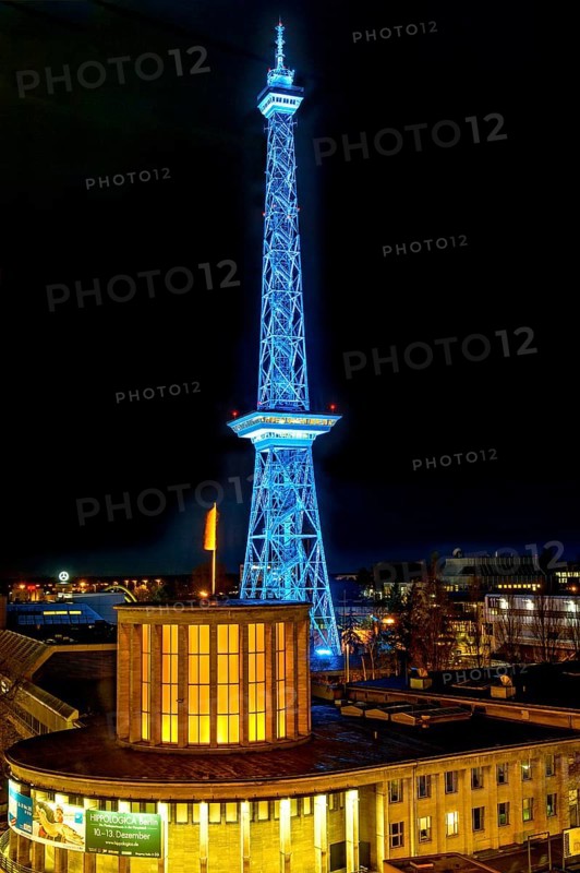 Blue-lit Berlin radio tower, steel half-timbered building by architect Heinrich Straumer, Langer Lulatsch, old radio tower, television tower, heritage-protected building, in front of Hall 16, exhibition center, Messe Berlin, at night, Berlin, Germany