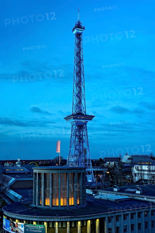 Blue-lit Berlin radio tower, steel half-timbered building by architect Heinrich Straumer, Langer Lulatsch, old radio tower, television tower, heritage-protected building, in front of Hall 16, exhibition center, Messe Berlin, dawn, blue hour, Berlin, Germany