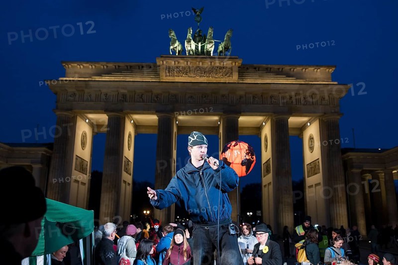 Egon Werler (musician) sings at the international climate demo under the motto Fight for 1.5 at the Brandenburg Gate in Berlin on 14.11.2025. The demonstration takes place on the occasion of the COP30 World Climate Conference in Belém, Brazil, and to mark 10 years of the Paris Climate Agreement