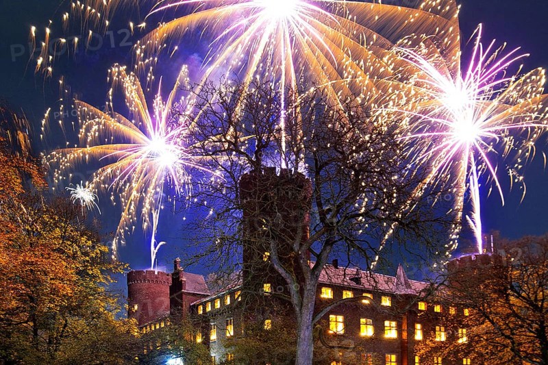 Big fireworks from the towers of Kurcölnischer Castle to Martin's procession in the evening, Old Town, Kempen, Lower Rhine, North Rhine-Westphalia, Germany