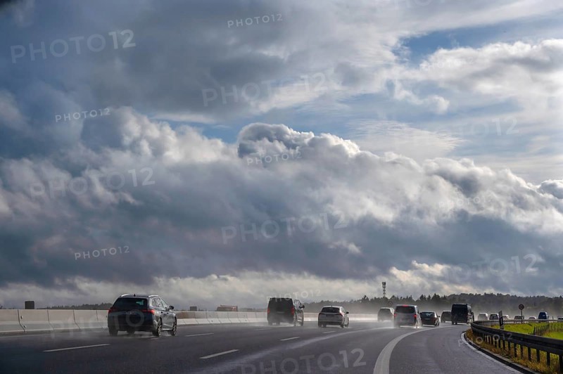 Tourist traffic on the A9 motorway during thunderstorms, Bayreuth, Upper Franconia, Bavaria, Germany